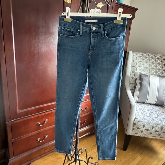 🩵💙 LEVIS BLUE JEAN LIGHT AND DARK WASH BUNDLE SIZE 26🩵💙 - Picture 4 of 6